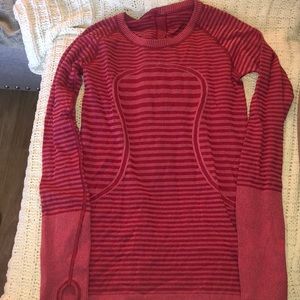 Lululemon Pink Striped Thermal, size 6